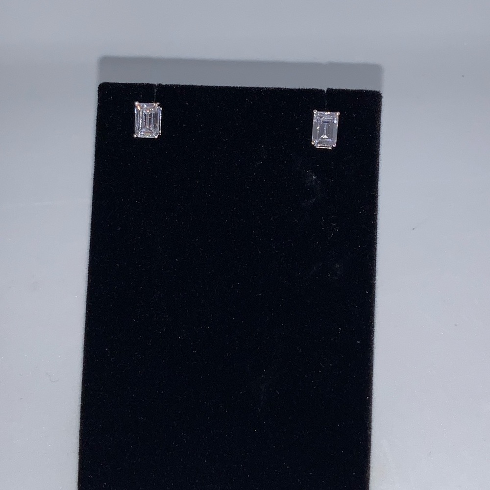 0.50ct Emerald Cut Studs - Picture 7 of 8